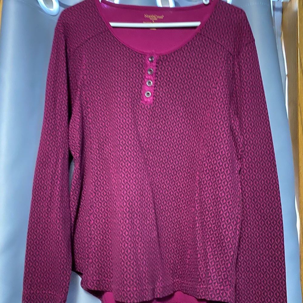 North crest maroon sweater